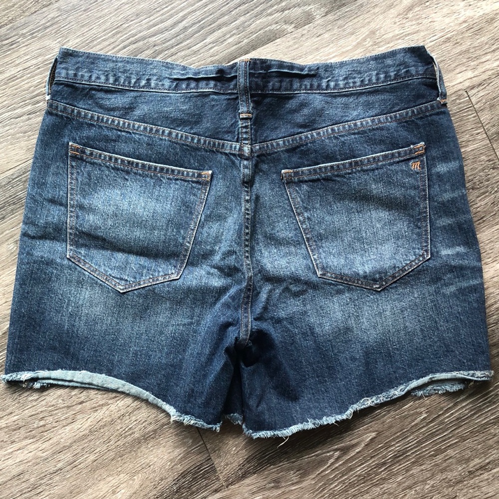 Madewell Blue Jean Shorts Classic distressed Cut-Off Style - 5in inseam, size 31 - Picture 8 of 9